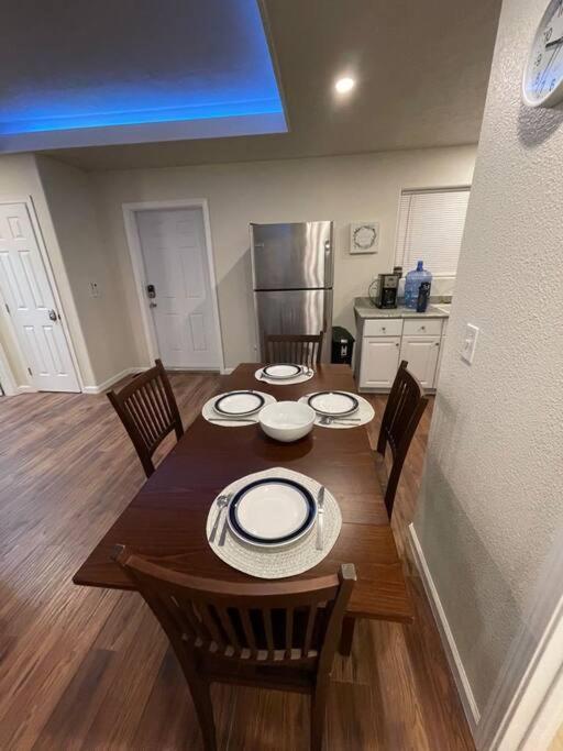 Brand New 2Br Cute Blue Led In North Fresno Apartment Exterior foto