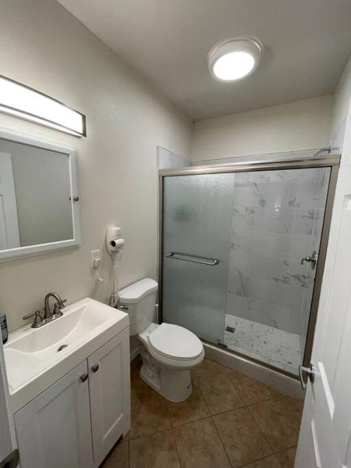 Brand New 2Br Cute Blue Led In North Fresno Apartment Exterior foto