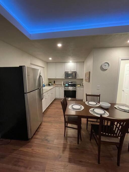 Brand New 2Br Cute Blue Led In North Fresno Apartment Exterior foto