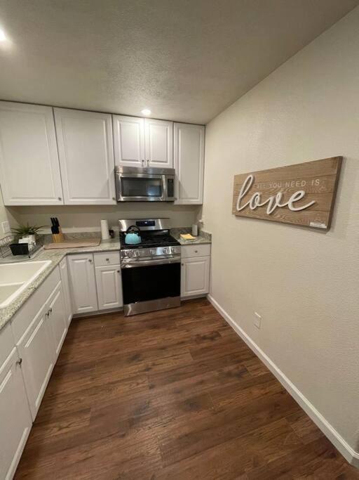 Brand New 2Br Cute Blue Led In North Fresno Apartment Exterior foto