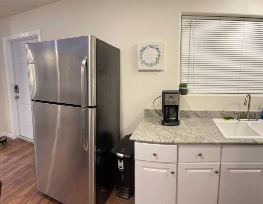 Brand New 2Br Cute Blue Led In North Fresno Apartment Exterior foto