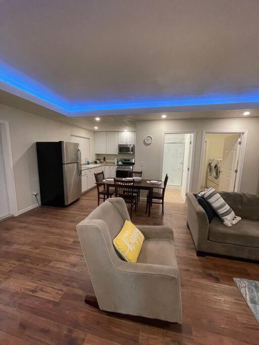 Brand New 2Br Cute Blue Led In North Fresno Apartment Exterior foto