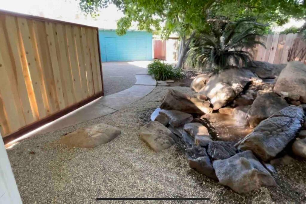 Brand New 2Br Cute Blue Led In North Fresno Apartment Exterior foto