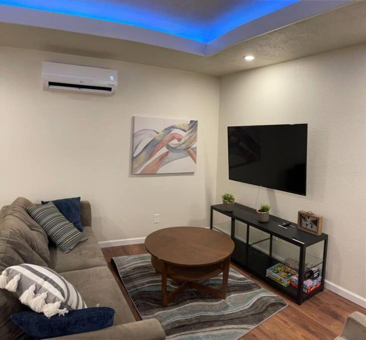 Brand New 2Br Cute Blue Led In North Fresno Apartment Exterior foto